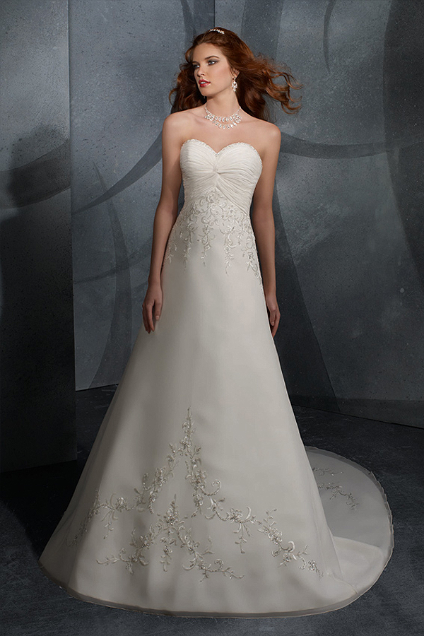 Court Train Flattering Sweetheart Wedding Gown - Click Image to Close